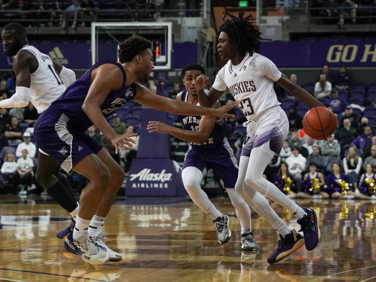 Freshman Keyon Menifield scored 8 points on 3-for-4 shooting in his college debut.