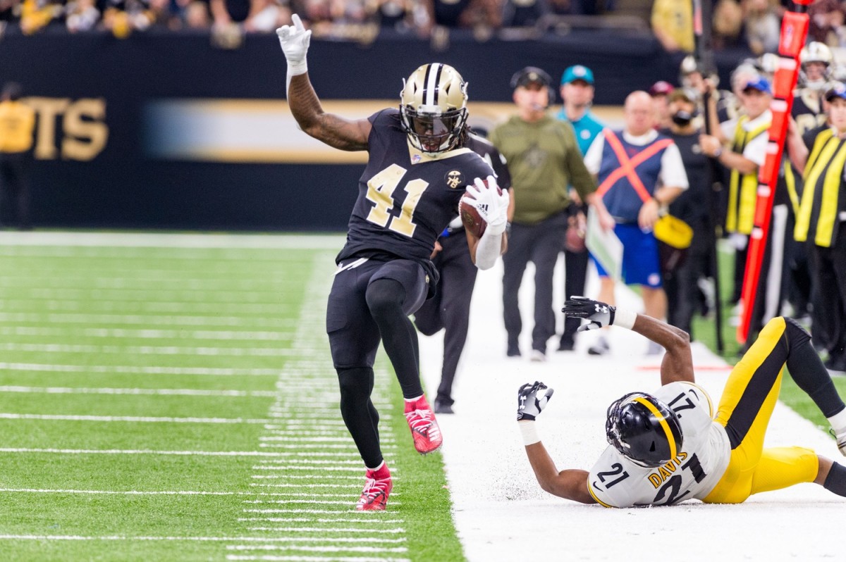 Dec. 23, 2018; Saints running back Alvin Kamara runs down the sideline against the Pittsburgh Steelers. © SCOTT CLAUSE/USA TODAY Network