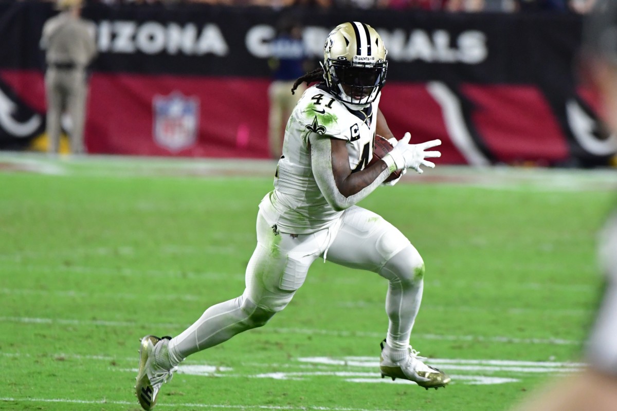 Pittsburgh, Pennsylvania, USA. 13th Nov, 2022. November 13th, 2022 New  Orleans Saints running back Alvin Kamara (41) putting on his helmet before  Pittsburgh Steelers vs New Orleans Saints in Pittsburgh, PA. Jake