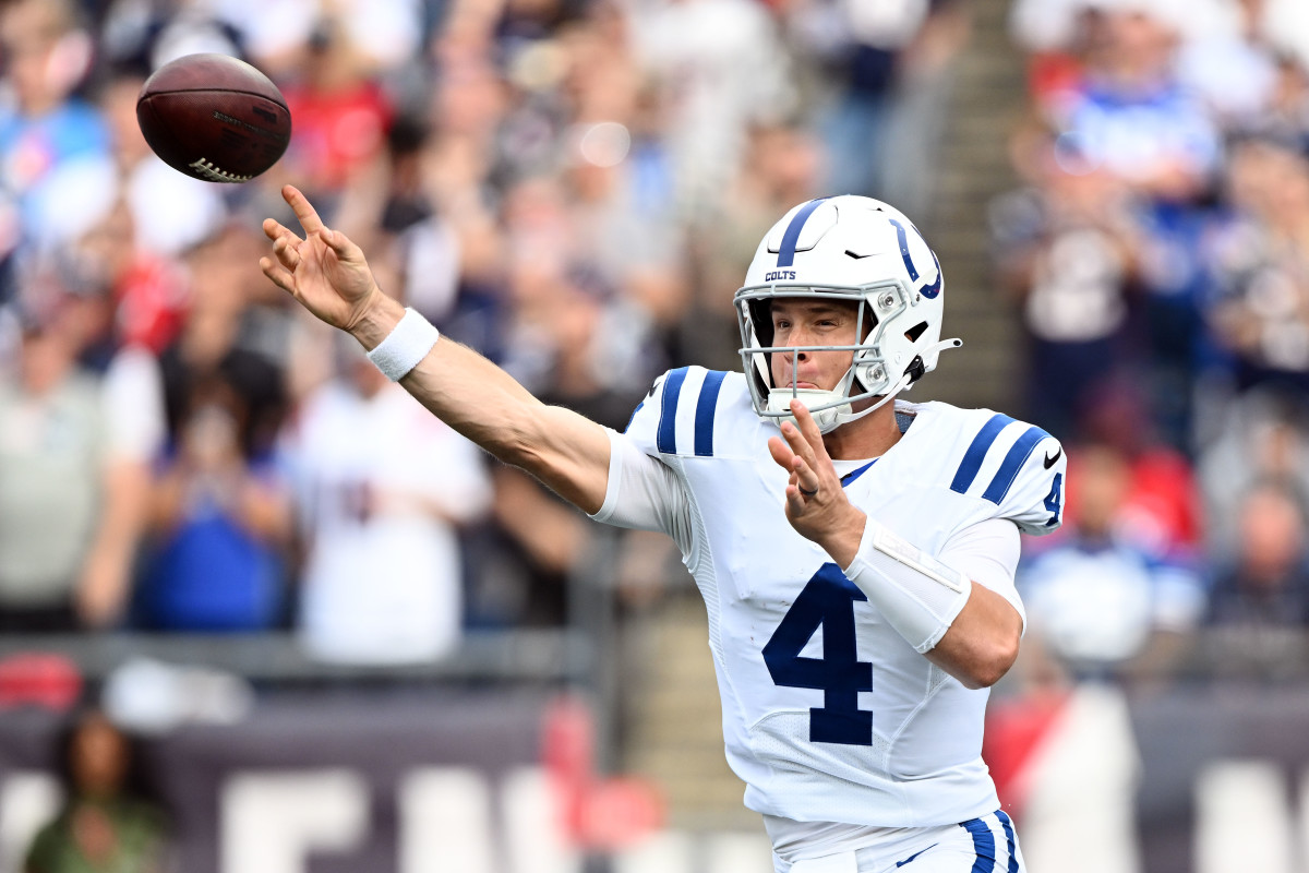 INDIANAPOLIS, IN - OCTOBER 17: Indianapolis Colts Quarterback Sam