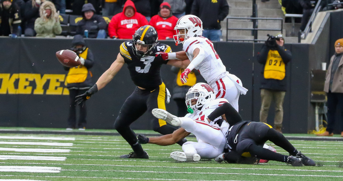 One of Iowa's top players won't play in bowl game