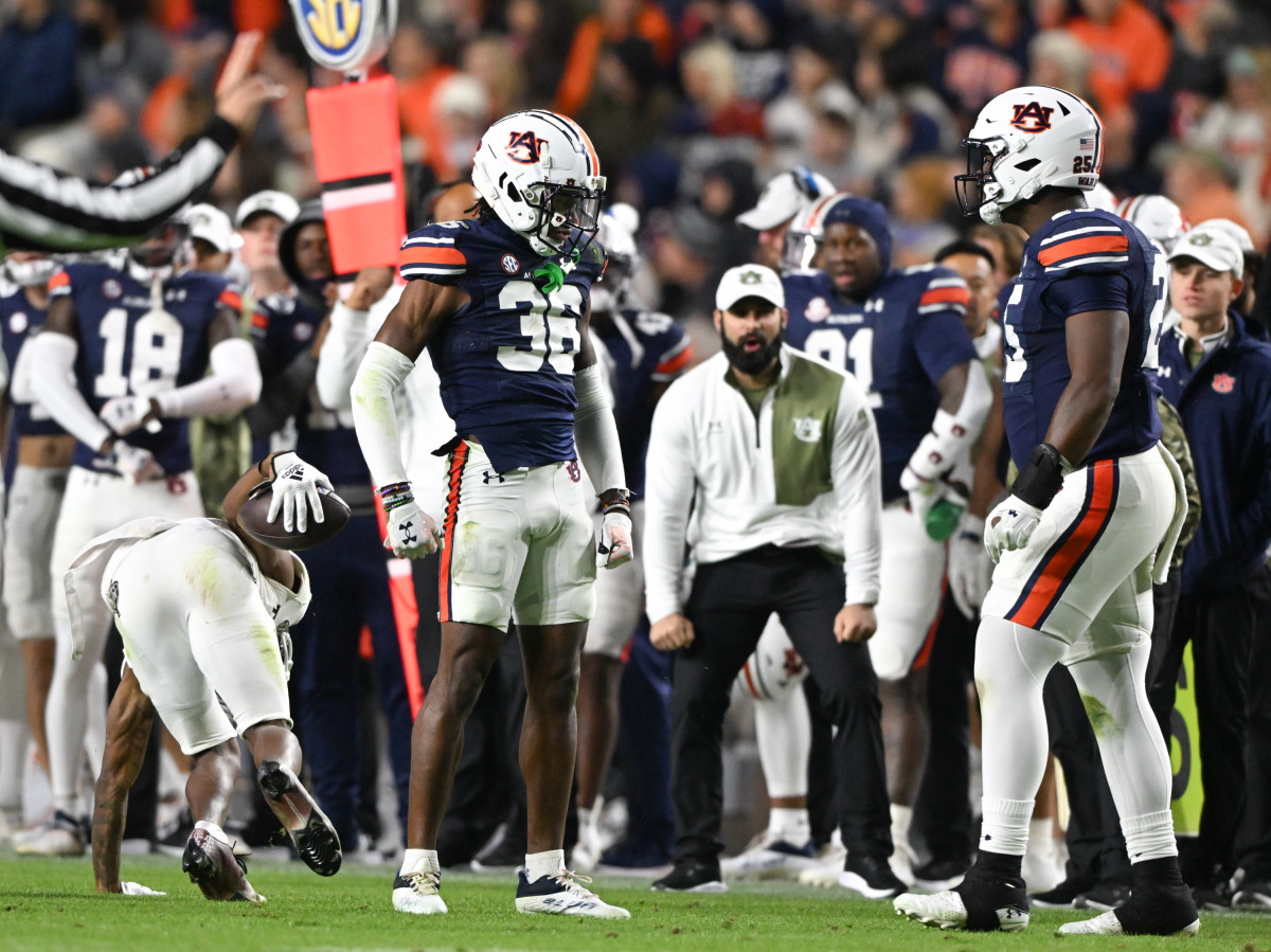 Auburn wins game two 10-9 against Texas A&M - Eagle Eye TV