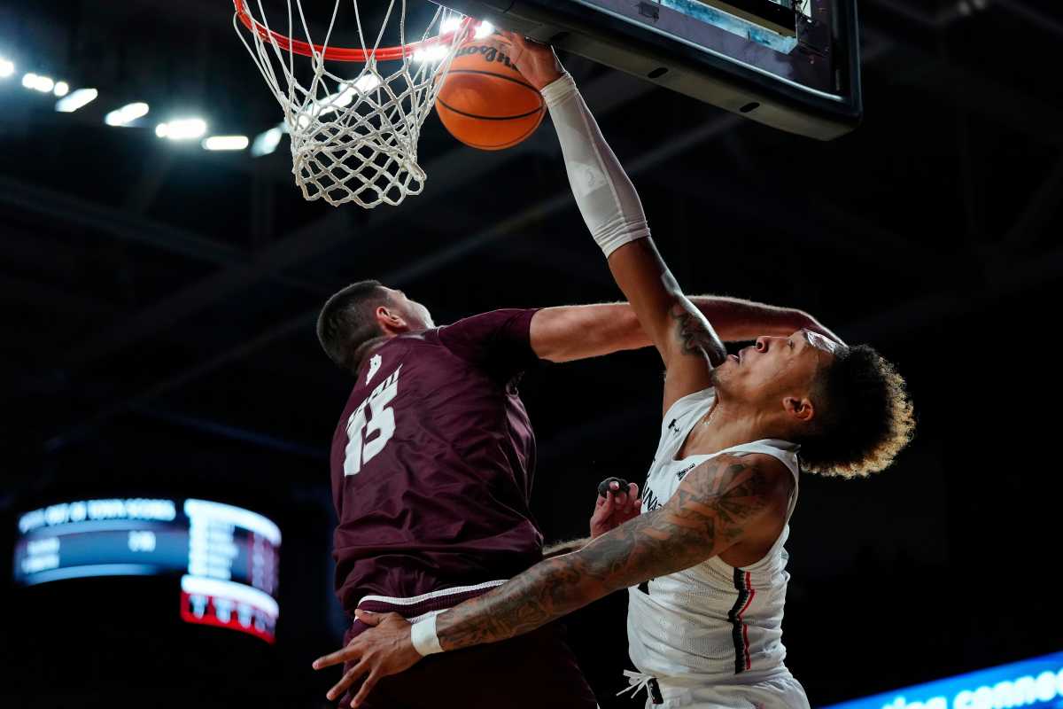 Watch: Desmond Ridder, Ahmad 'Sauce' Gardner Pump Up Nippert Crowd Before  ECU Game - All Bearcats