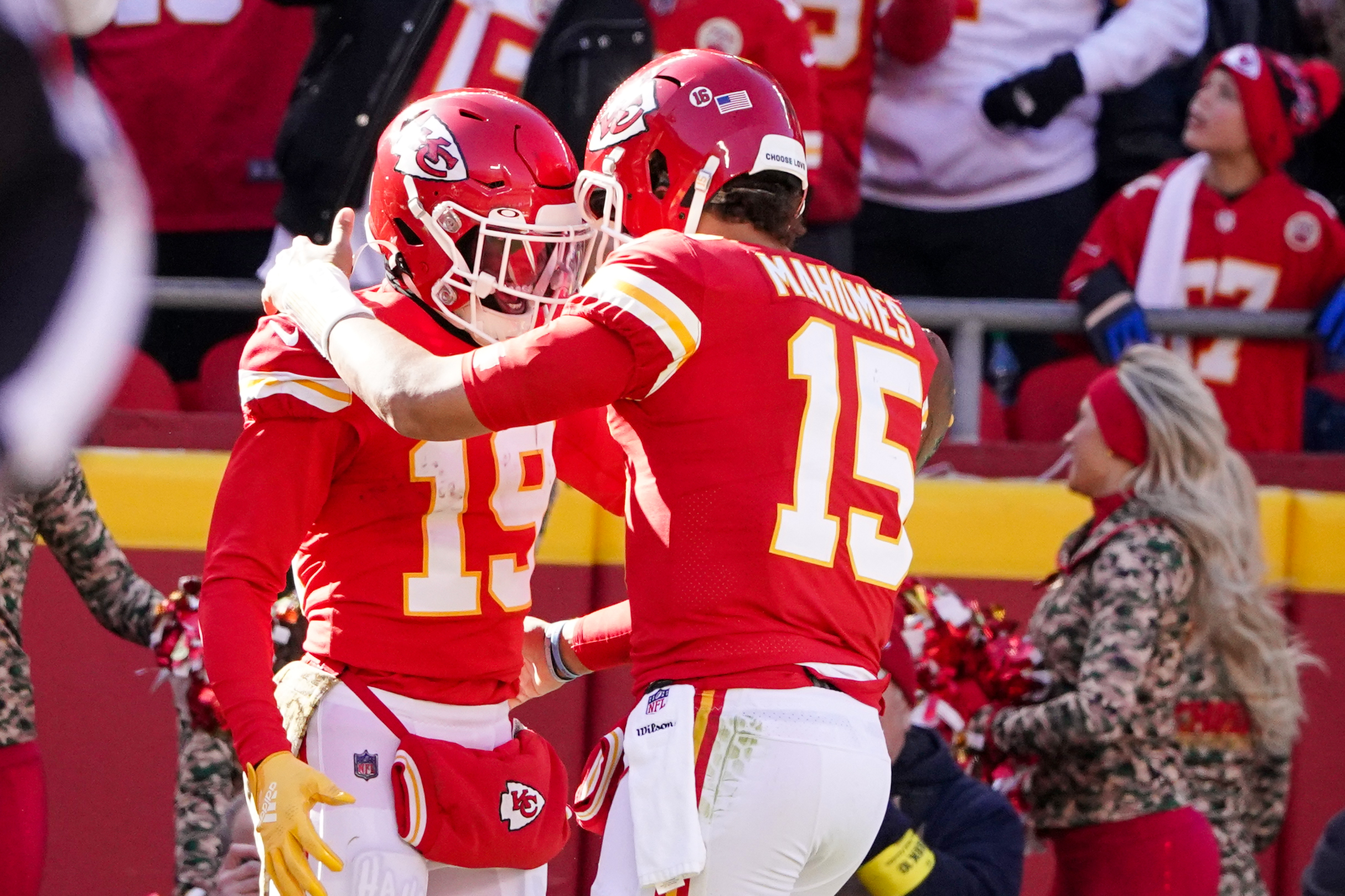 LOOK: Kadarius Toney catches pass in Chiefs uniform at Thursday's practice  - BVM Sports