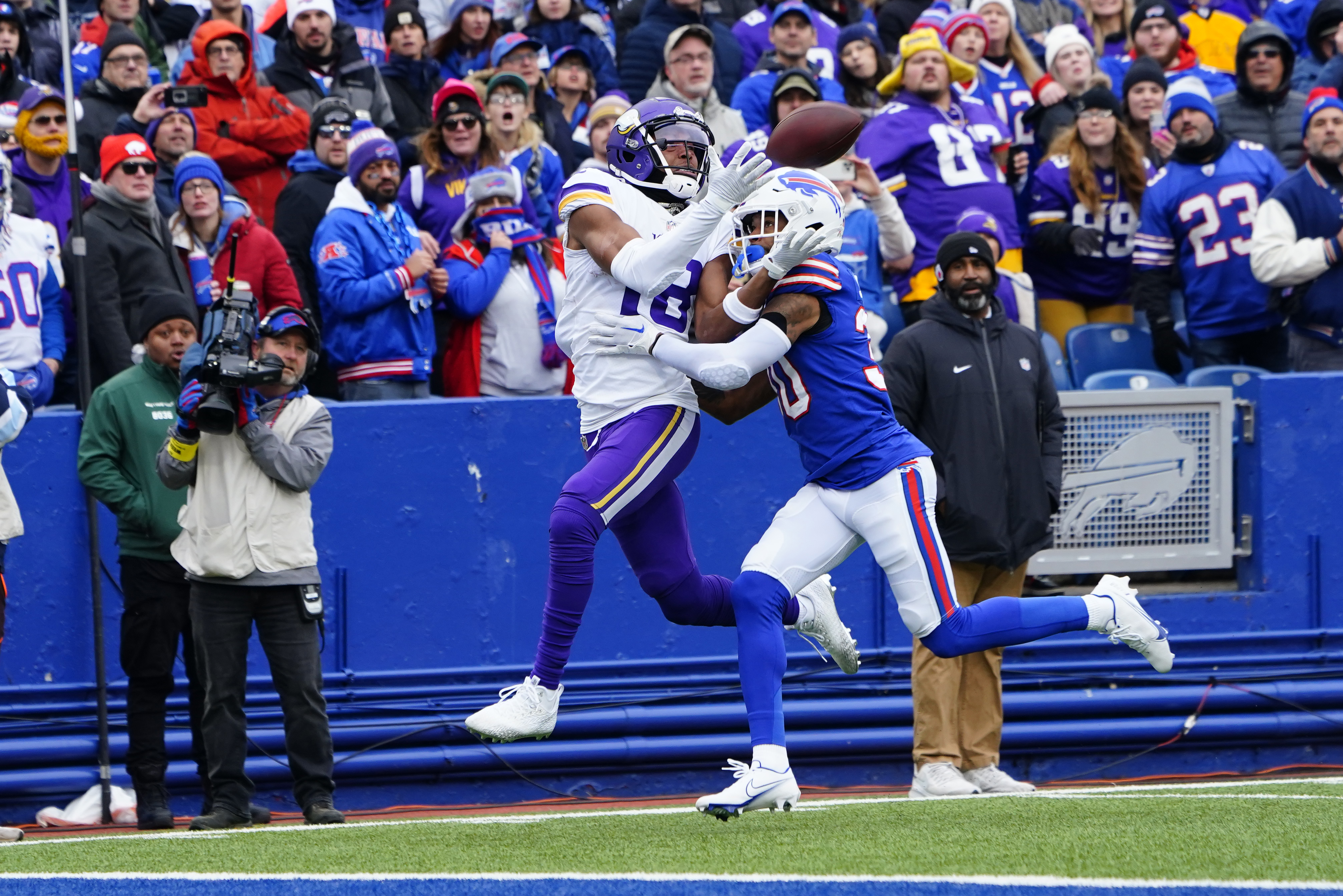 Justin Jefferson Makes Catch of the Year to Keep Vikings Alive vs