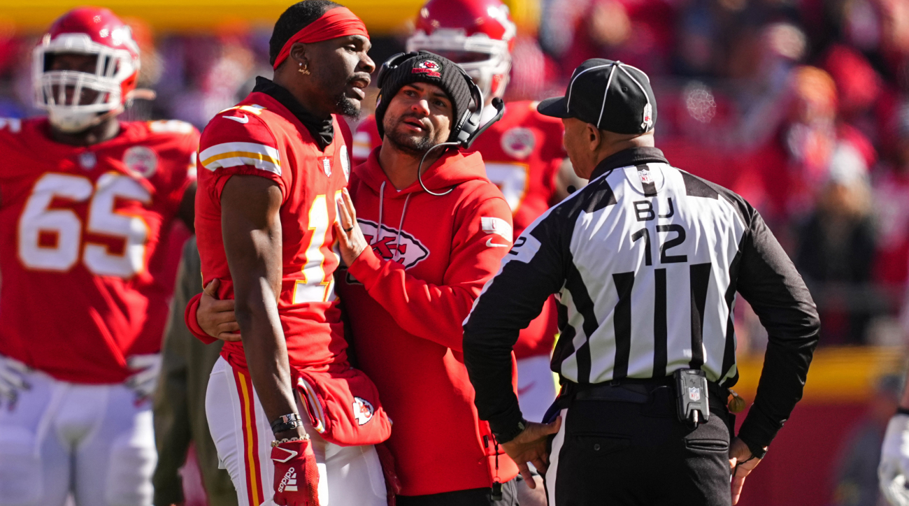 Chiefs Receiver Questions No-Call on Hit That Injured JuJu Smith-Schuster -  Sports Illustrated