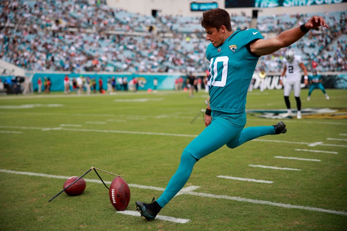 Riley Patterson of the Jacksonville Jaguars kicks a field goal during  News Photo - Getty Images