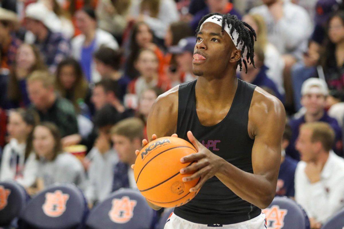 Chance Westry makes his Auburn basketball debut.