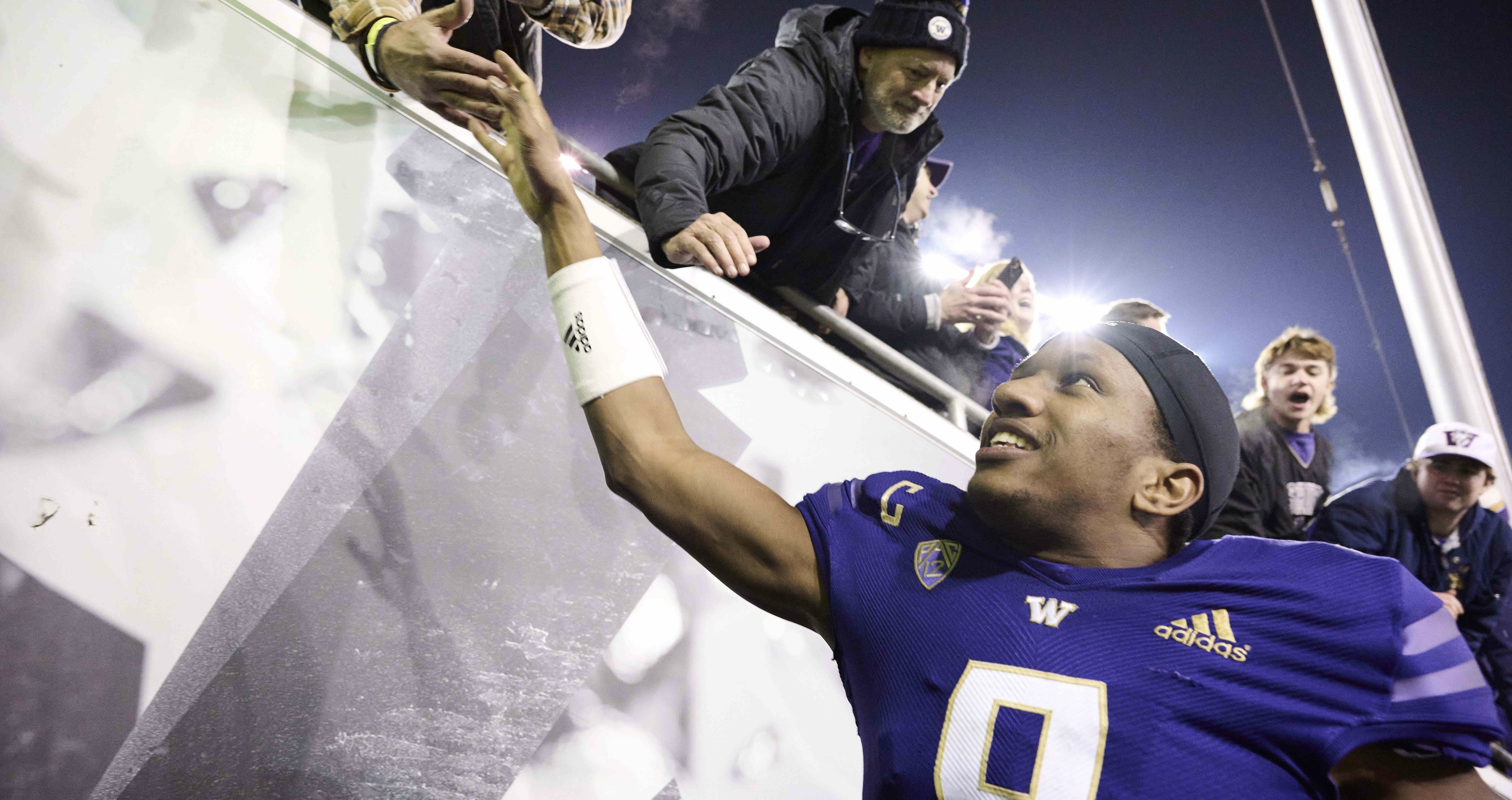 Huskies to Wear DAWGS Uniform Saturday Night - University of Washington  Athletics