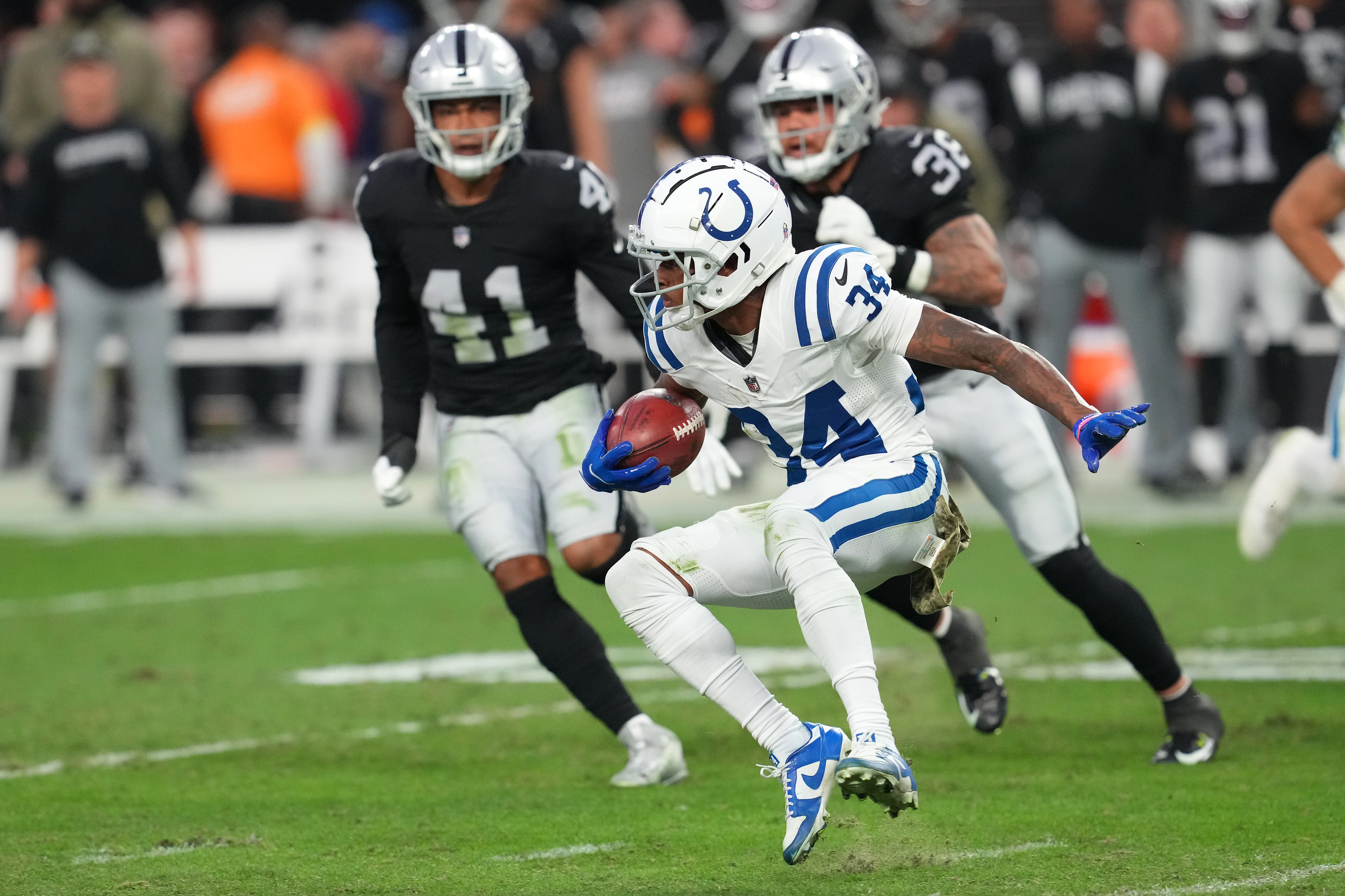 Raiders use fast start, interception return to beat Colts