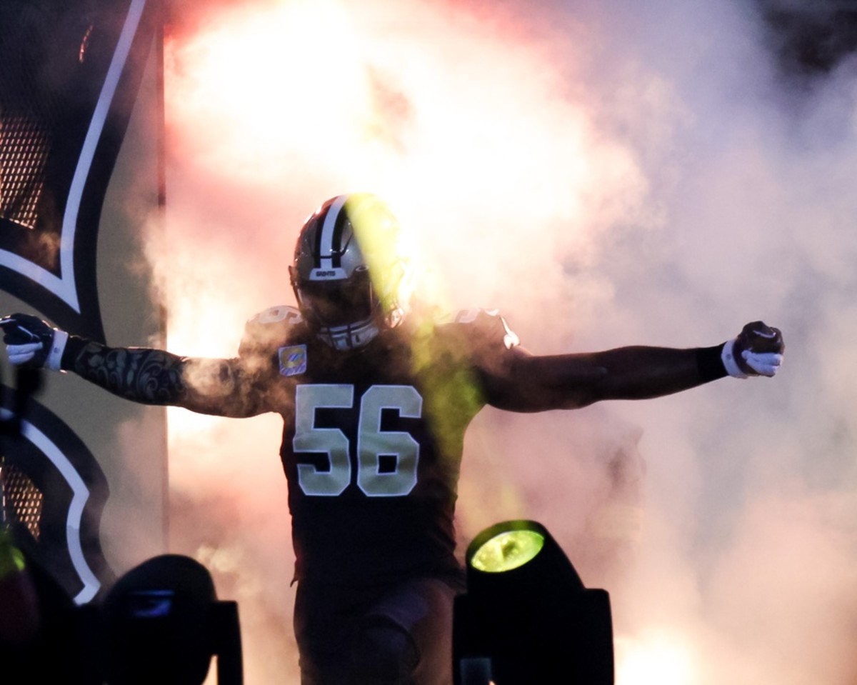 New Orleans Saints safety Tyrann Mathieu (32) helps lead the crowd