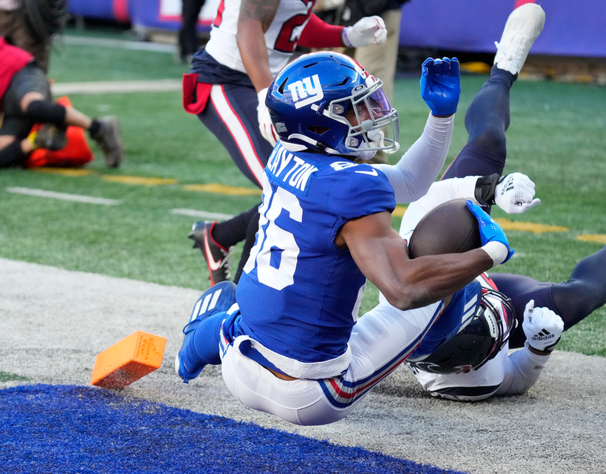 New York Giants wide receiver Darius Slayton (86) catches a