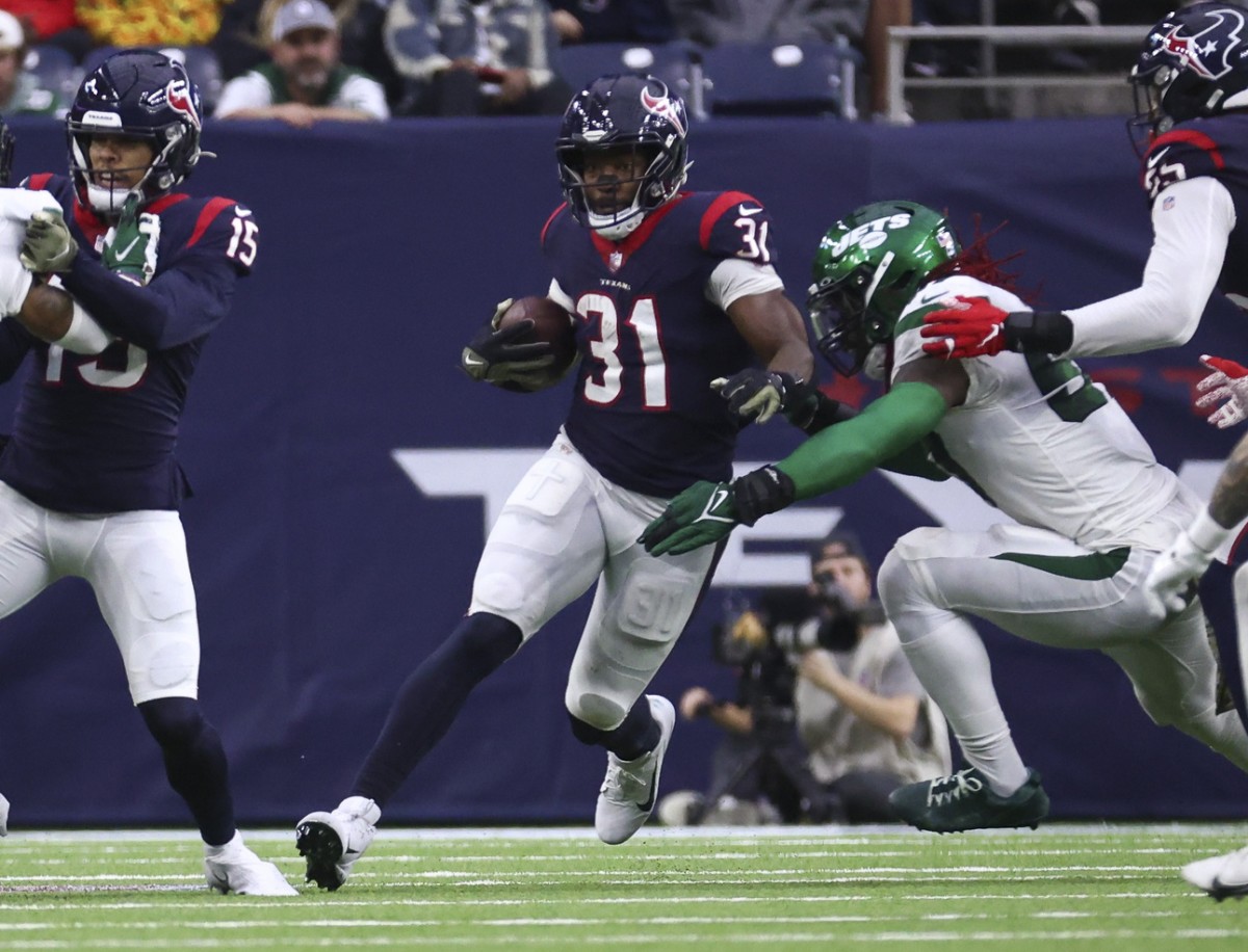 Nov 28, 2021; Houston Texans running back David Johnson (31) runs against the New York Jets. Mandatory Credit: Troy Taormina-USA TODAY Sports