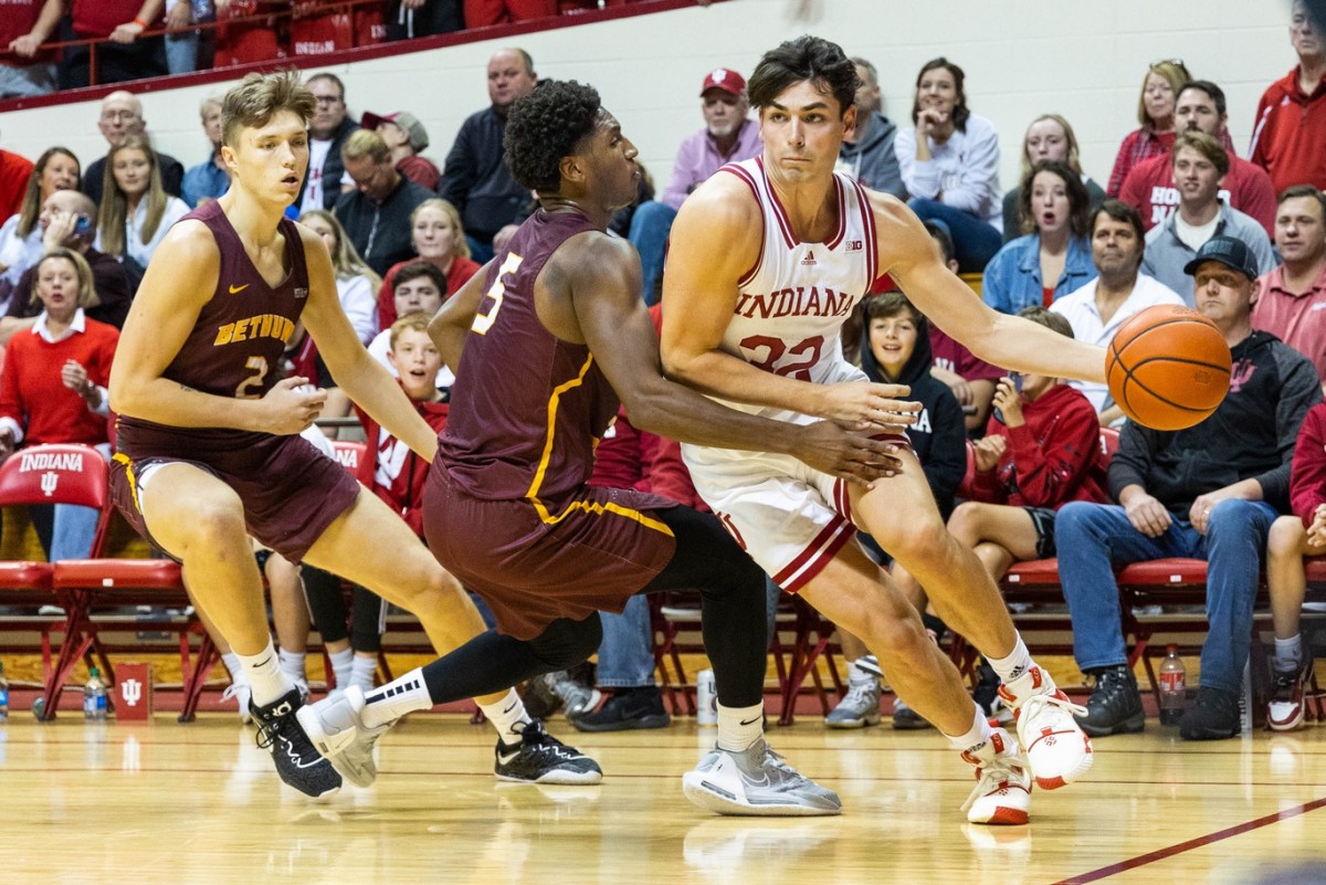 Indiana guard Trey Galloway (32) dribbles the ball while Bethune-Cookman guard Damani McEntire (5) defends on Nov. 10. (Trevor Ruszkowski-USA TODAY Sports)