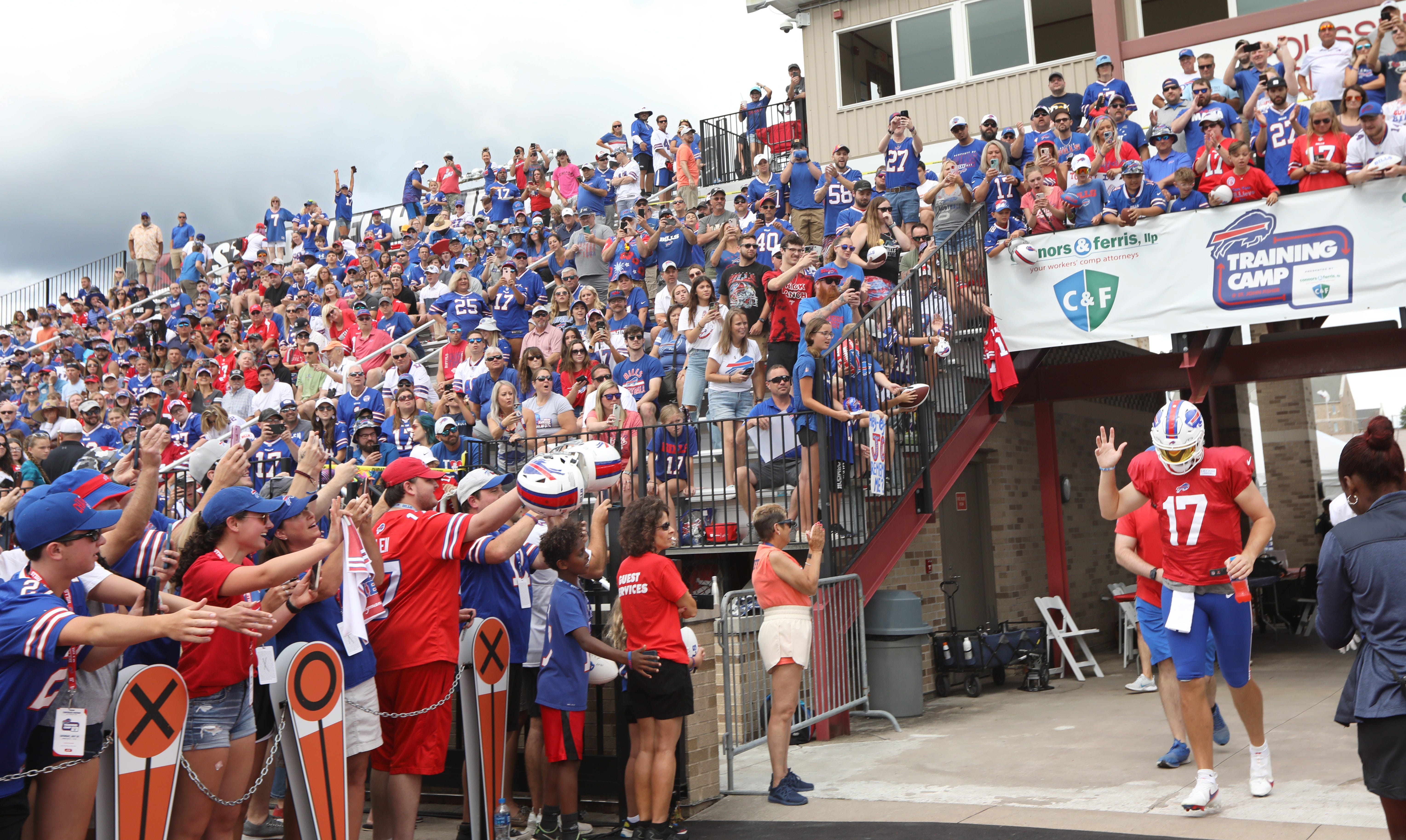 Bills, Browns fans take over Ford Field