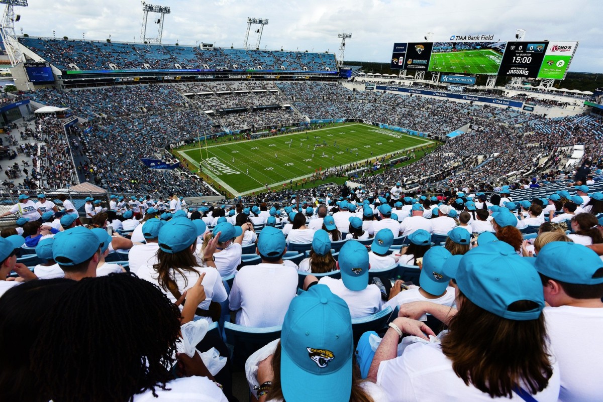 Reports: Jaguars' stadium cited for 129 concession violations