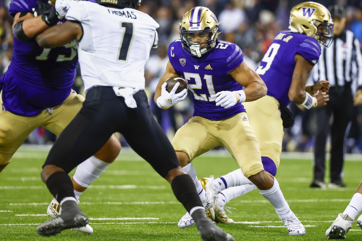 Wayne Taulapapa had two first-half touchdowns in the lopsided decision over Colorado.