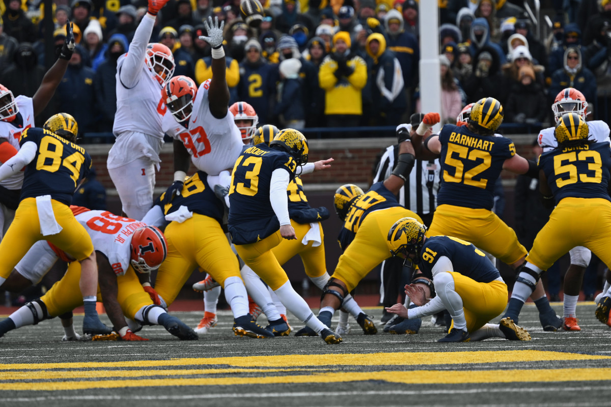 WATCH Michigan's Locker Room Greets Moody After GameWinner Sports