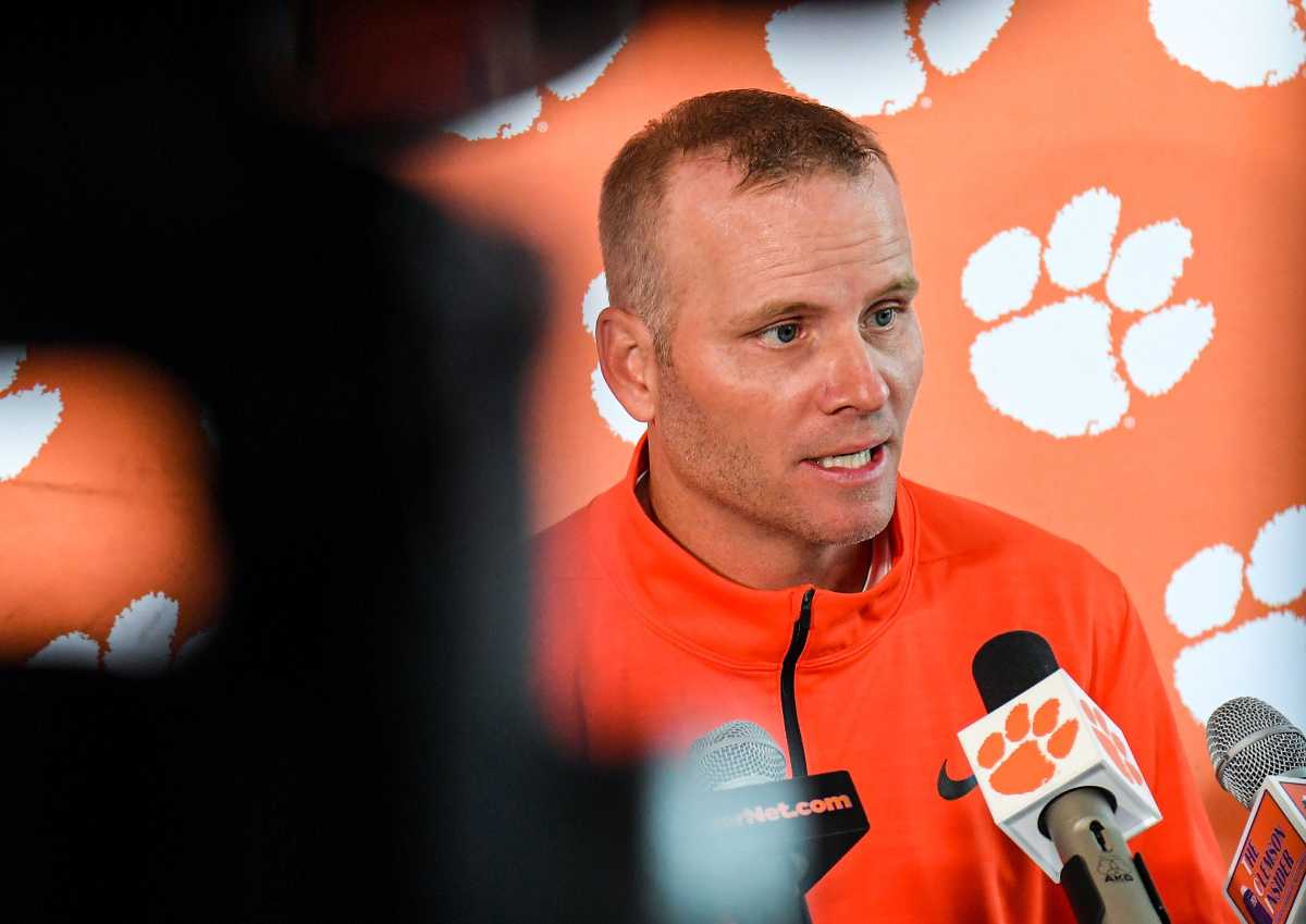 Clemson-South Carolina Rivalry 'hits In Both Ways' - Sports Illustrated ...