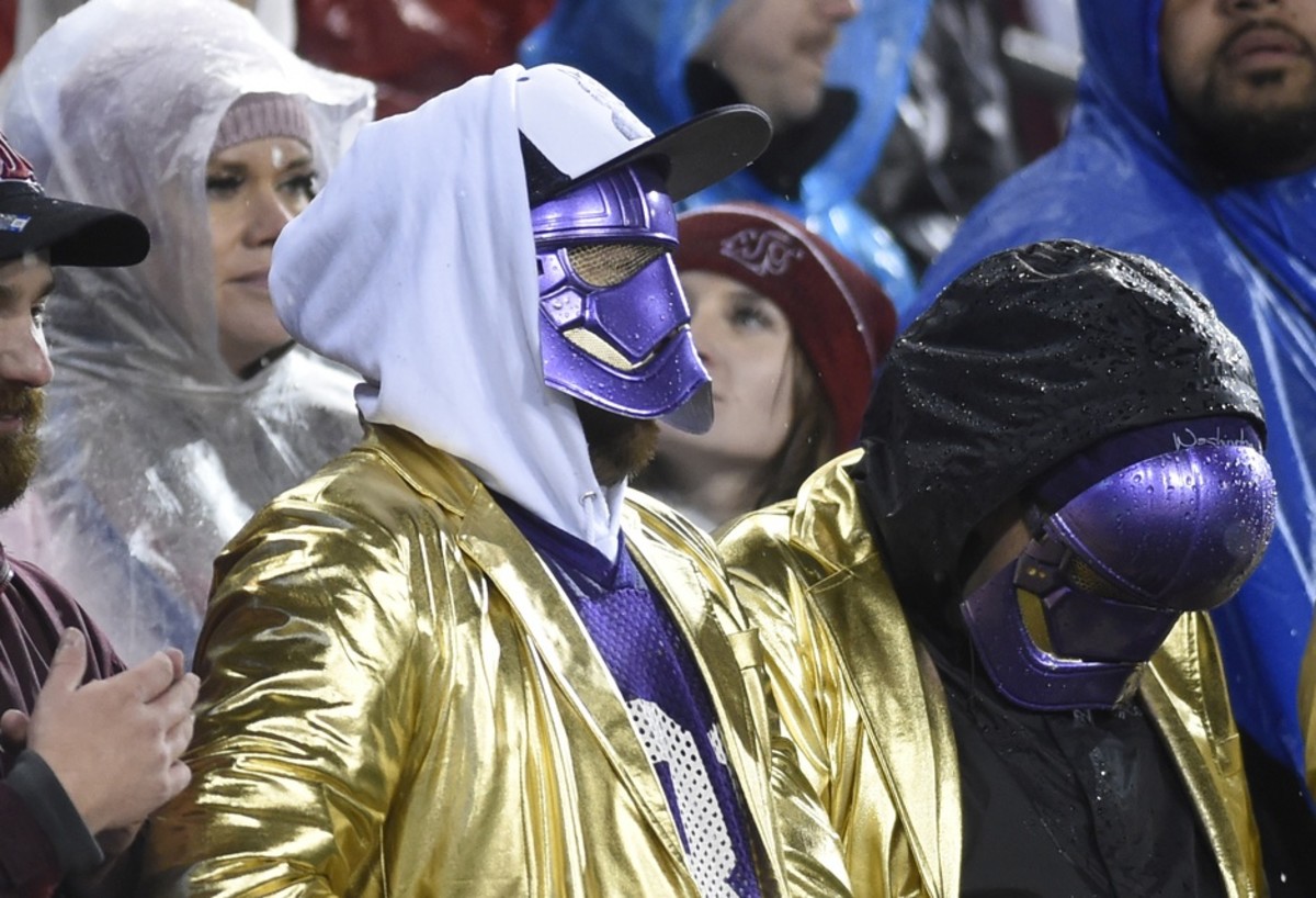 A Husky Darth Vader-dressed fan deals with a cold and wet day in Pullman.