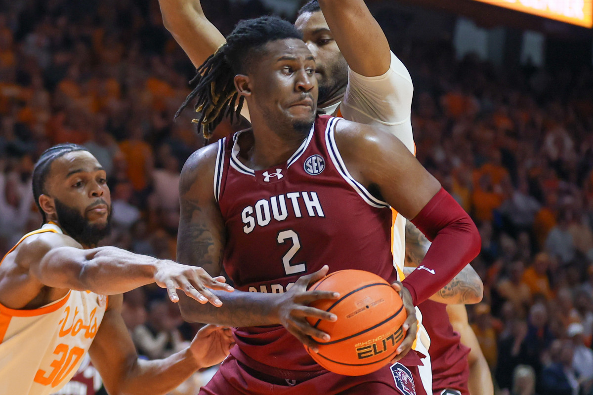 BJ Mack looking for an opening underneath the basket against Tennessee's frontcourt (30th Jan., 2024)