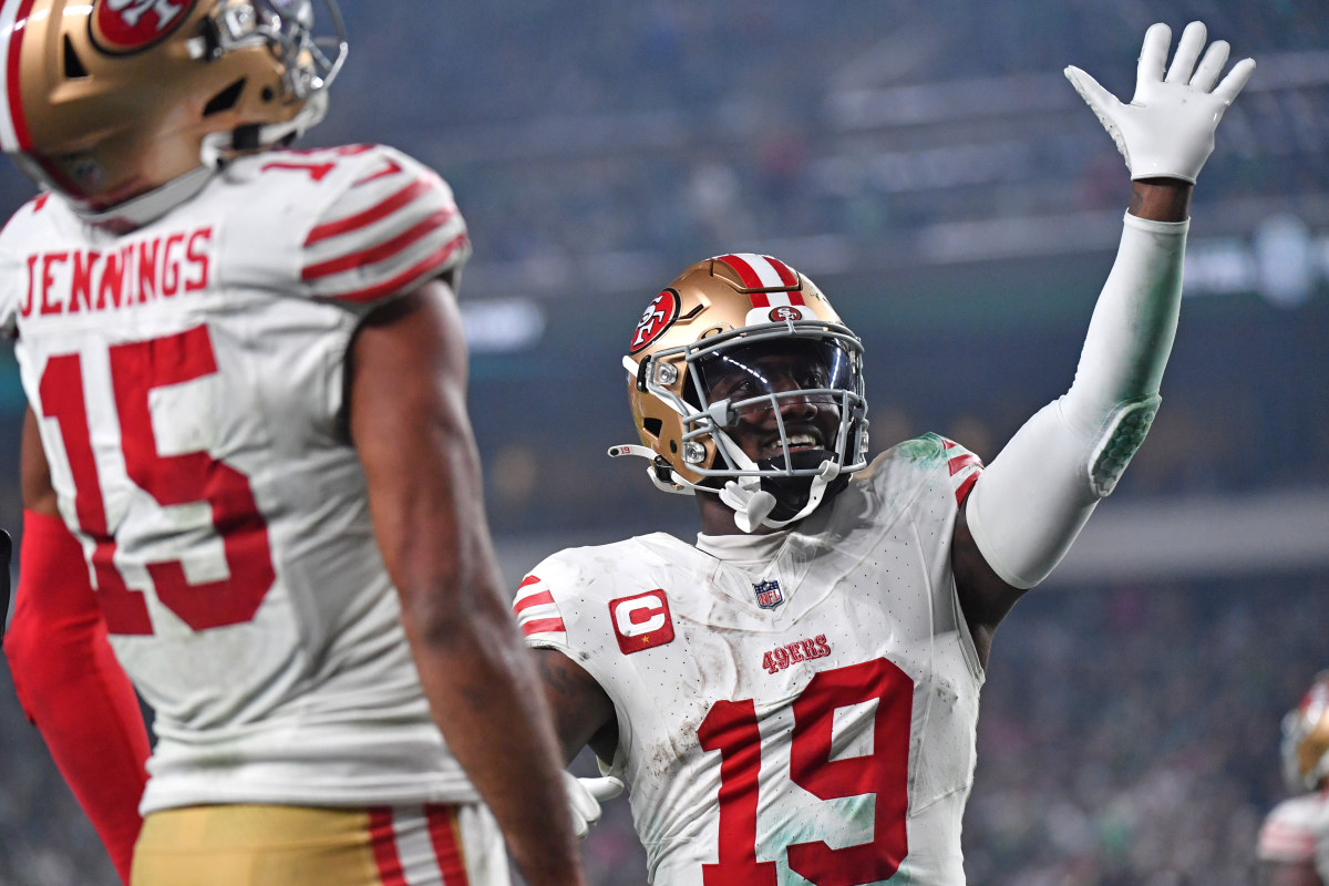 San Francisco 49ers wide receiver Deebo Samuel (19) waves goodbye to fans with wide receiver Jauan Jennings (15) against the Philadelphia Eagles during the fourth quarter at Lincoln Financial Field.