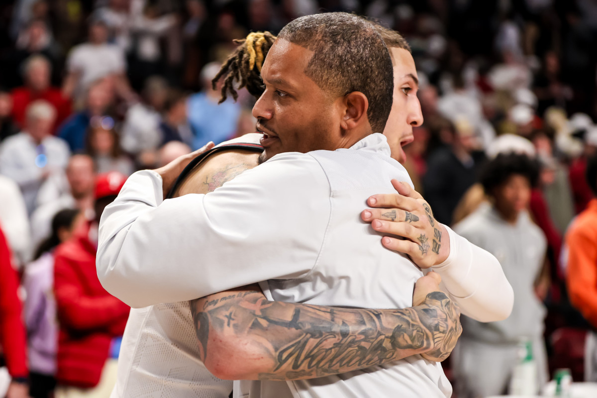 Lamont Paris hugs guard Myles Stute following their win over the Ole Miss Rebels (6th Feb., 2024)