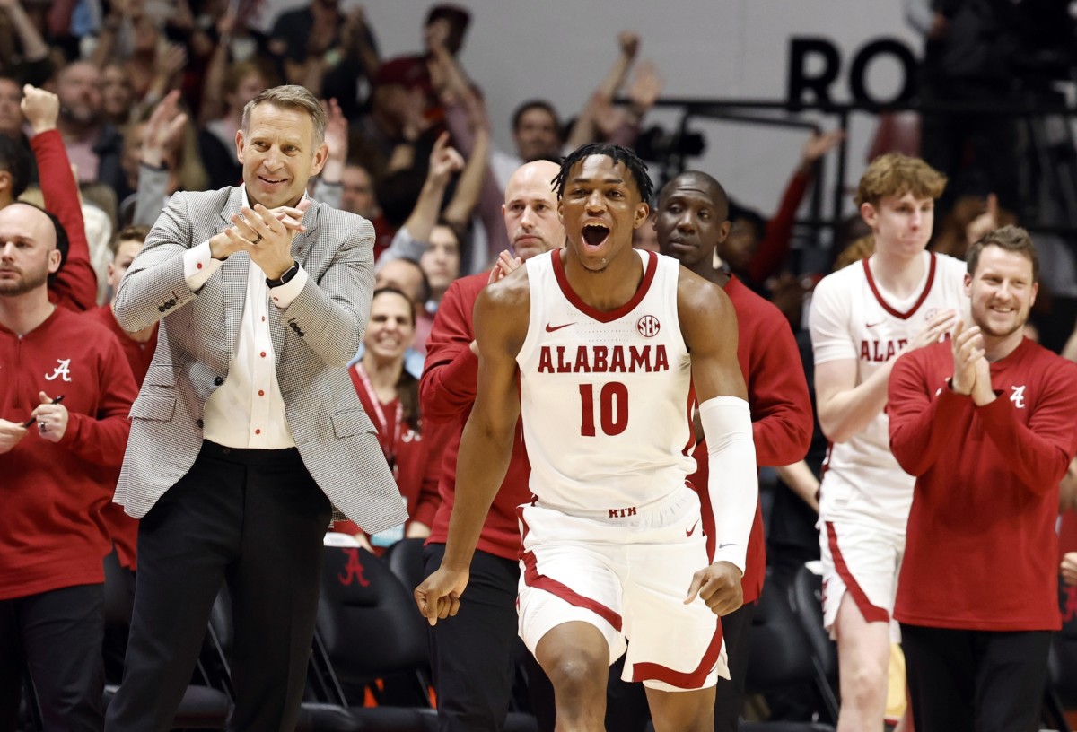 Alabama Crimson Tide head coach Nate Oats  and forward Mouhamed Dioubate react after beating the Auburn Tigers.