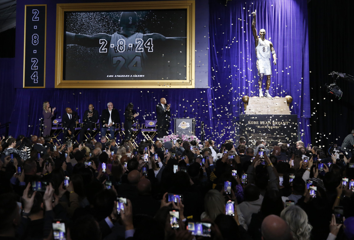 Lakers News: Fan Reactions To Announcement Of 3 Kobe Bryant Statues ...