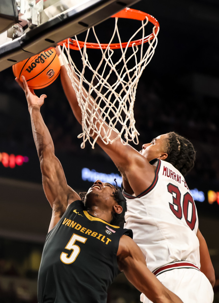 Collin Murray-Boyles blocking the layup attempt of Vanderbilt guard Ezra Manjon (10th Feb., 2024)