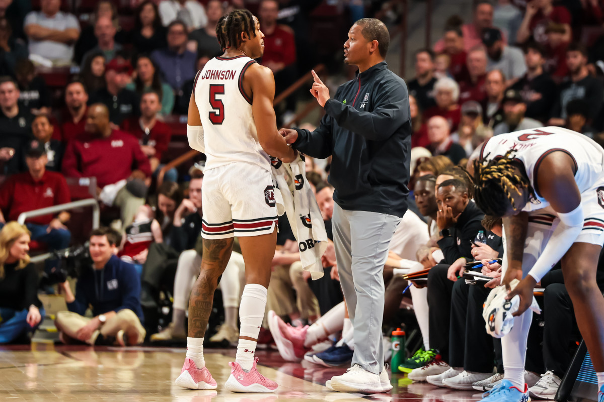 Lamont Paris talking to Carolina guard Meechie Johnson during a break in their game against Vanderbilt (10th Feb., 2024)