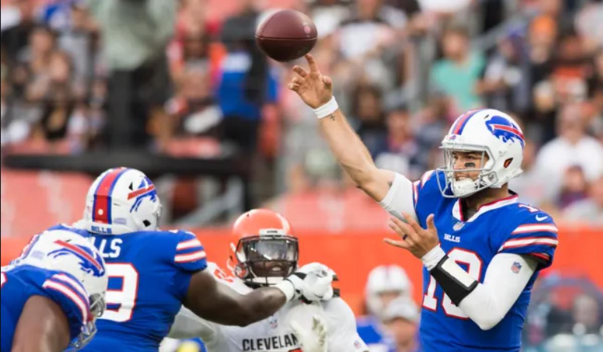 Buffalo Bills Ex AJ McCarron Returns Home to Spring Football, Signs With  UFL's St. Louis Battlehawks - Sports Illustrated Buffalo Bills News,  Analysis and More