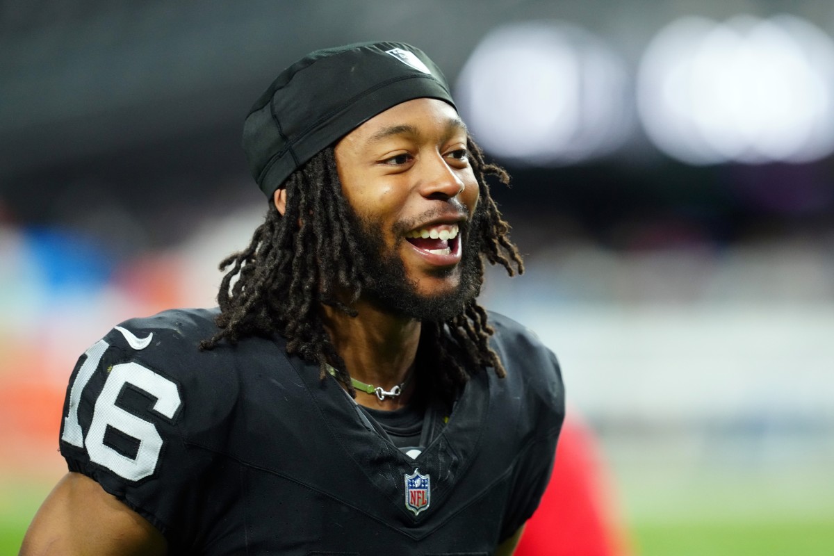 Las Vegas Raiders' Antonio Pierce praises Jakobi Meyers - Sports  Illustrated Las Vegas Raiders News, Analysis and More