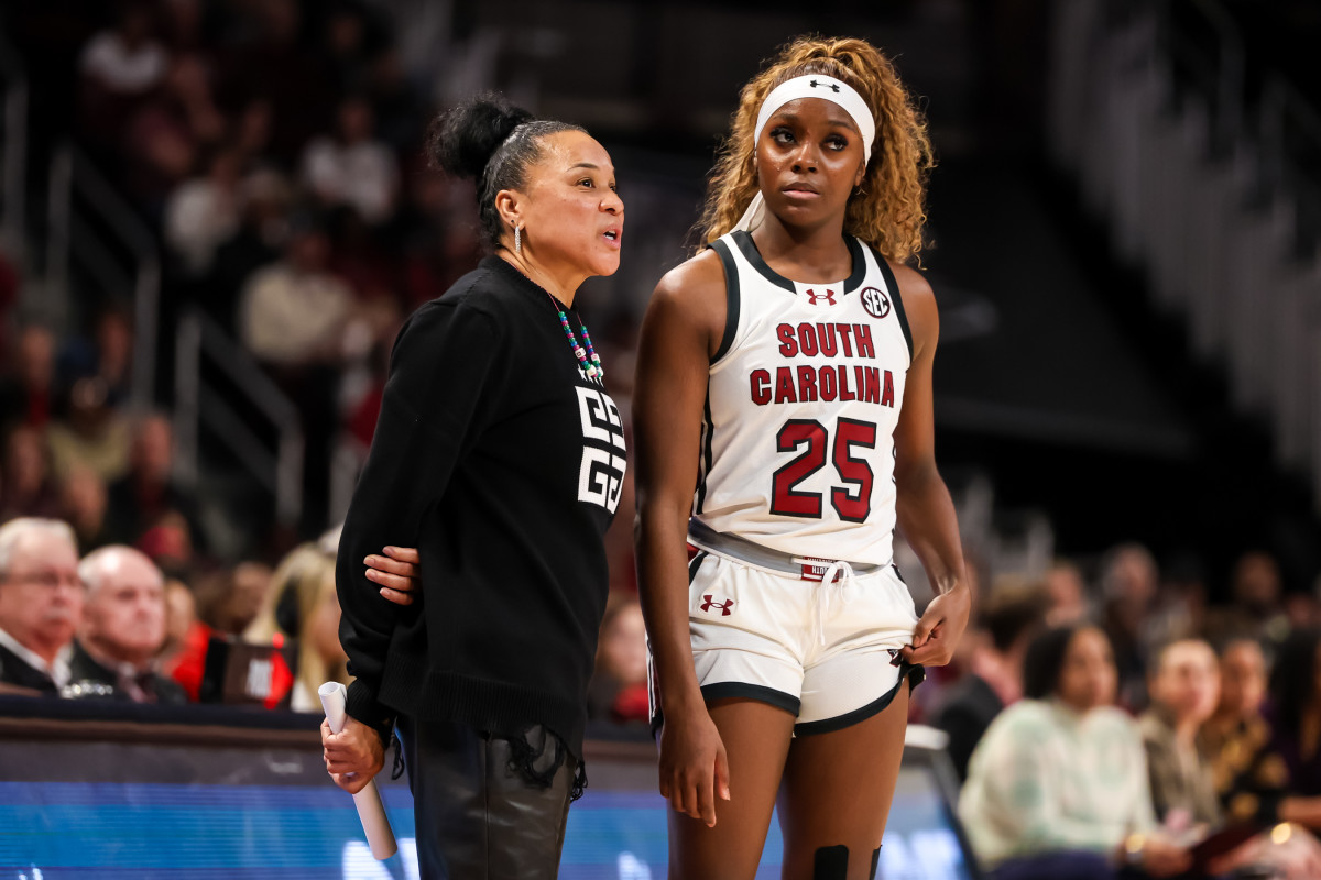 Dawn Staley speaks with guard Raven Johnson during their game against Georgia (02-18-24)