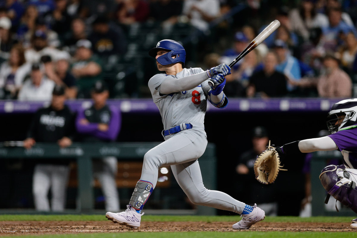 Kike Hernandez swings