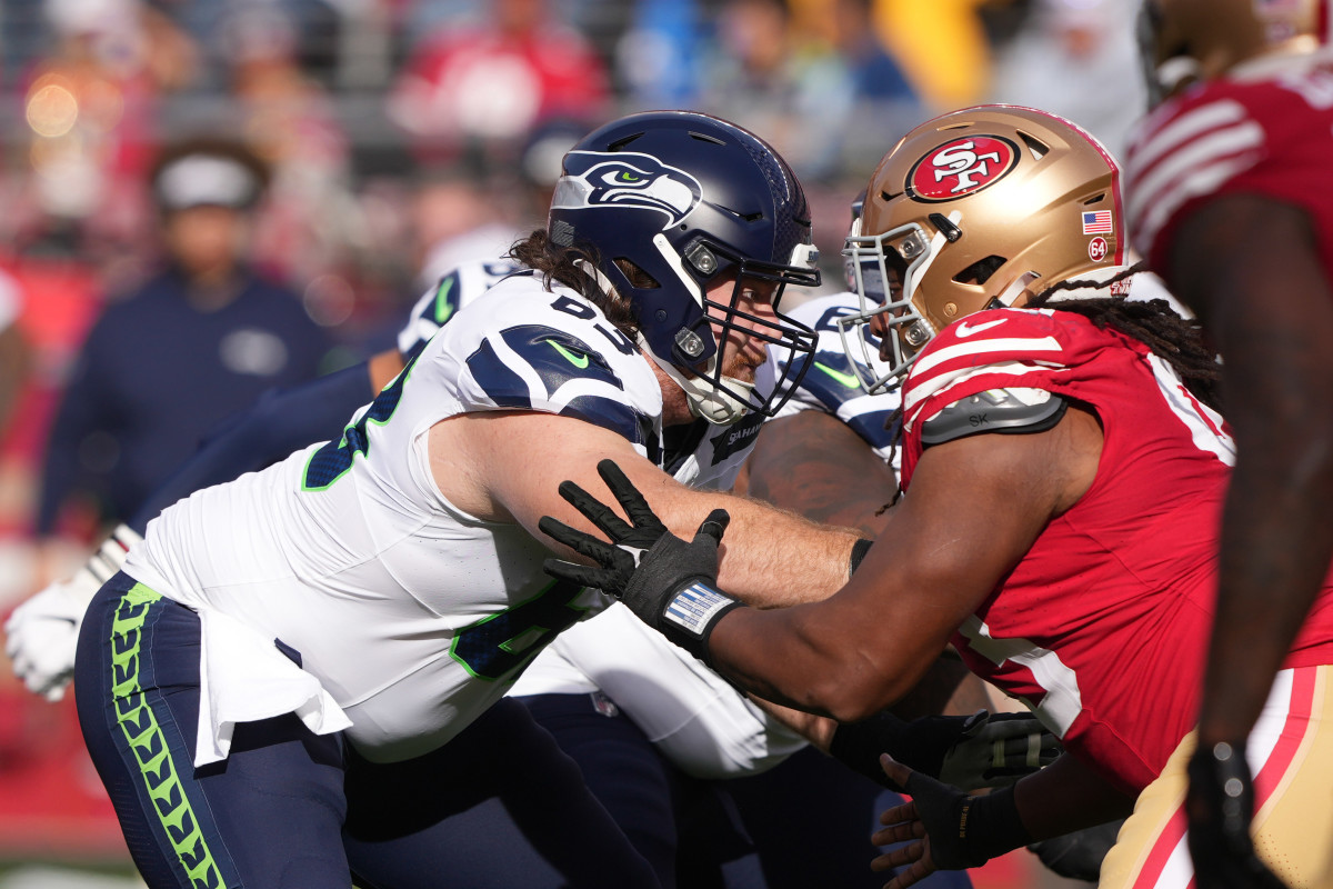  Seattle Seahawks center Evan Brown (left) blocks San Francisco 49ers defensive tackle Kalia Davis (right) during the first quarter at Levi's Stadium.