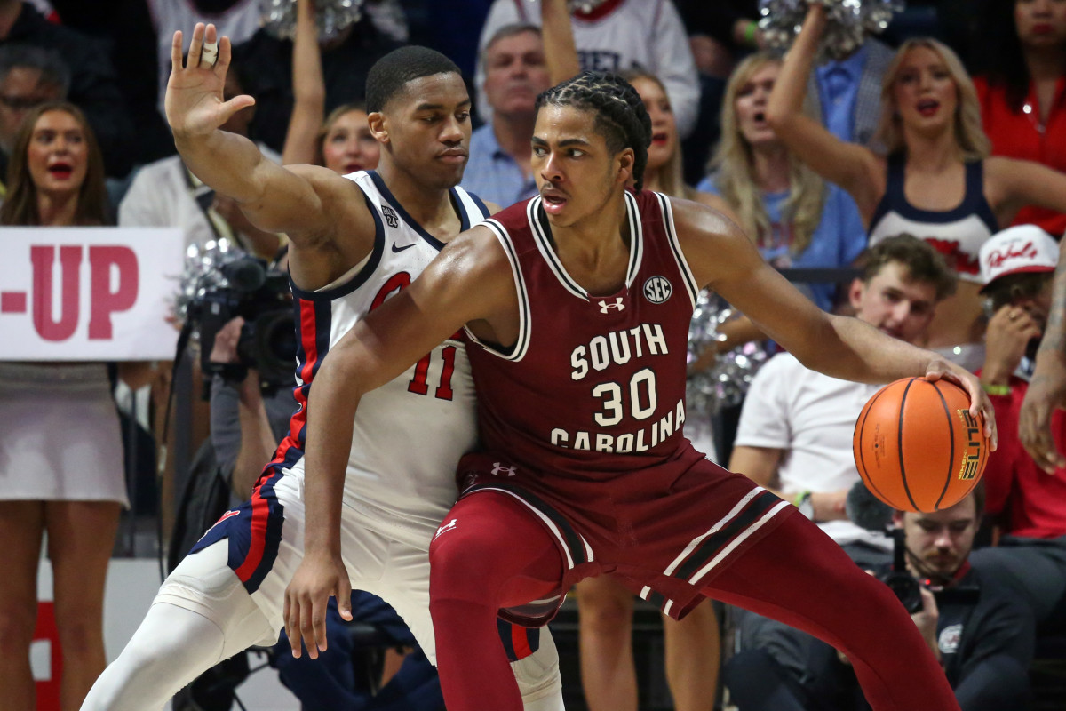 Collin Murray-Boyles working in the post against Ole Miss wing Matthew Murrell (24th Feb., 2024)