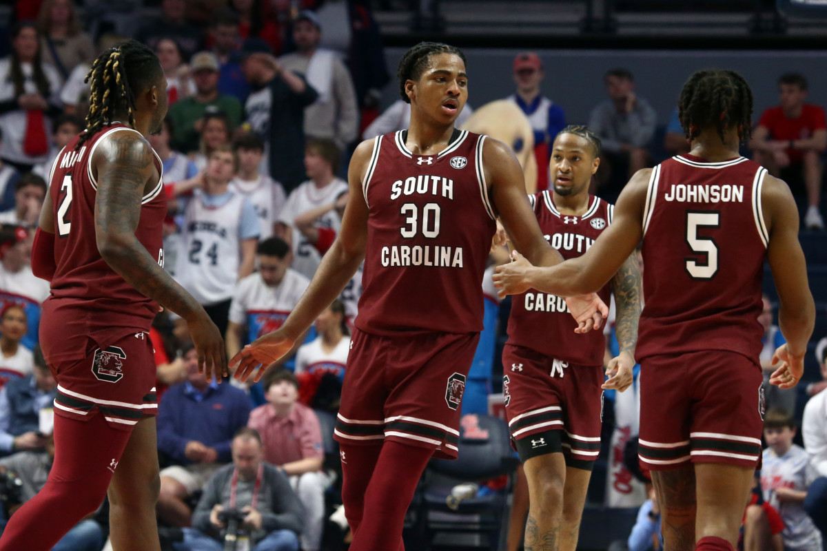 Collin Murray-Boyles reacts with forward B.J. Mack (2) and guard Meechie Johnson during the second half against the Mississippi Rebels