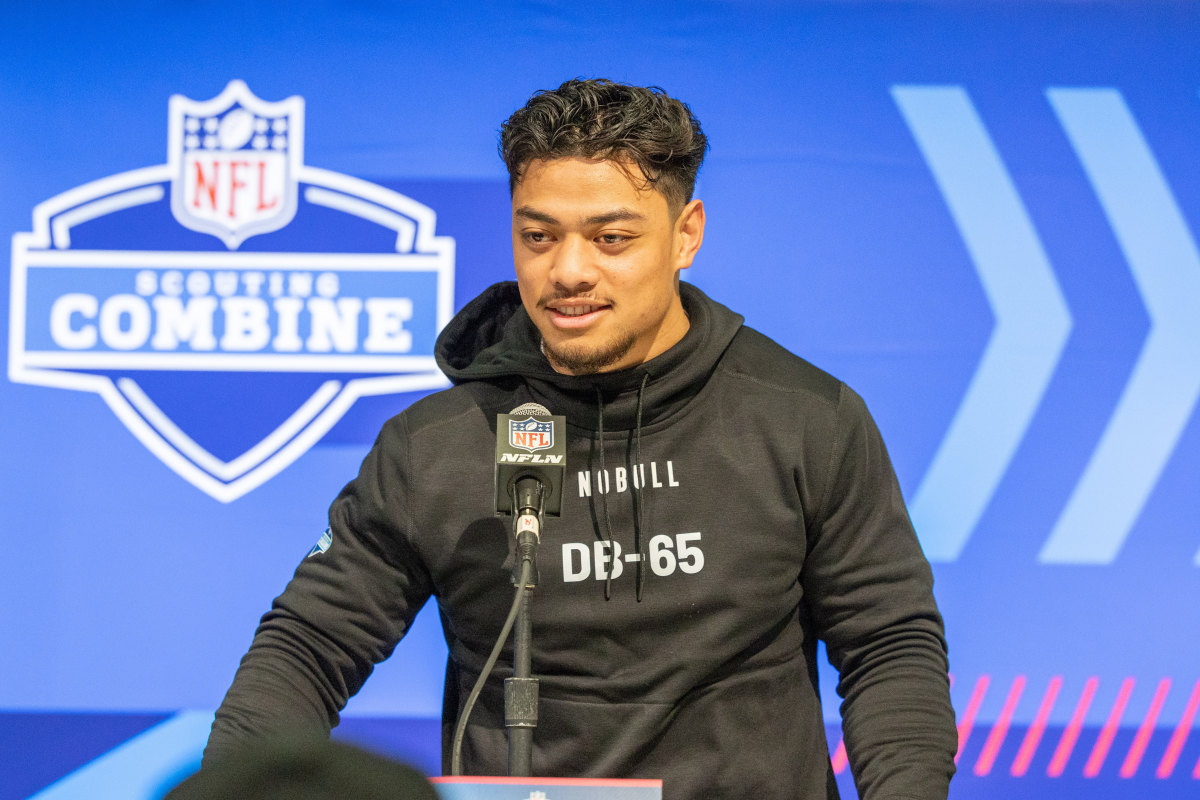 Utah Two-Way Star Sione Vaki Seems to Have Chosen His NFL Position - Sports  Illustrated Utah Utes News, Analysis and More