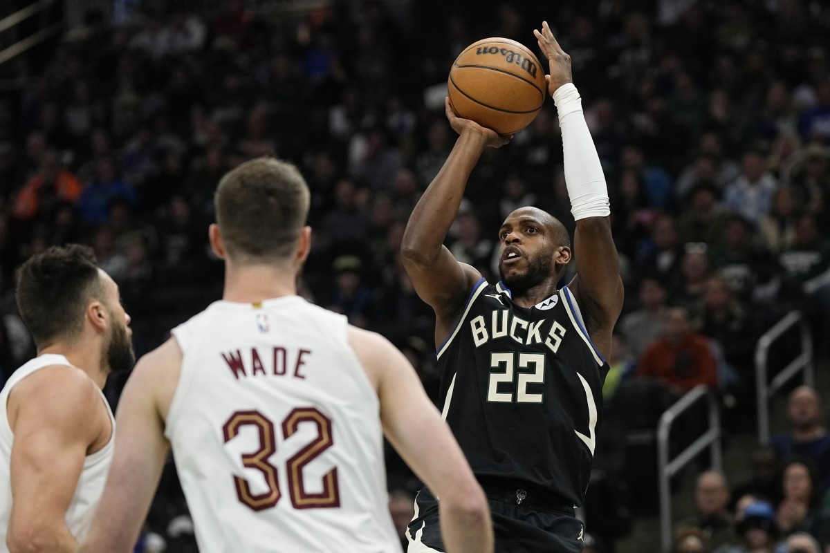 Milwaukee Bucks forward Khris Middleton (22) shoots over Cleveland Cavaliers forward Dean Wade (32)