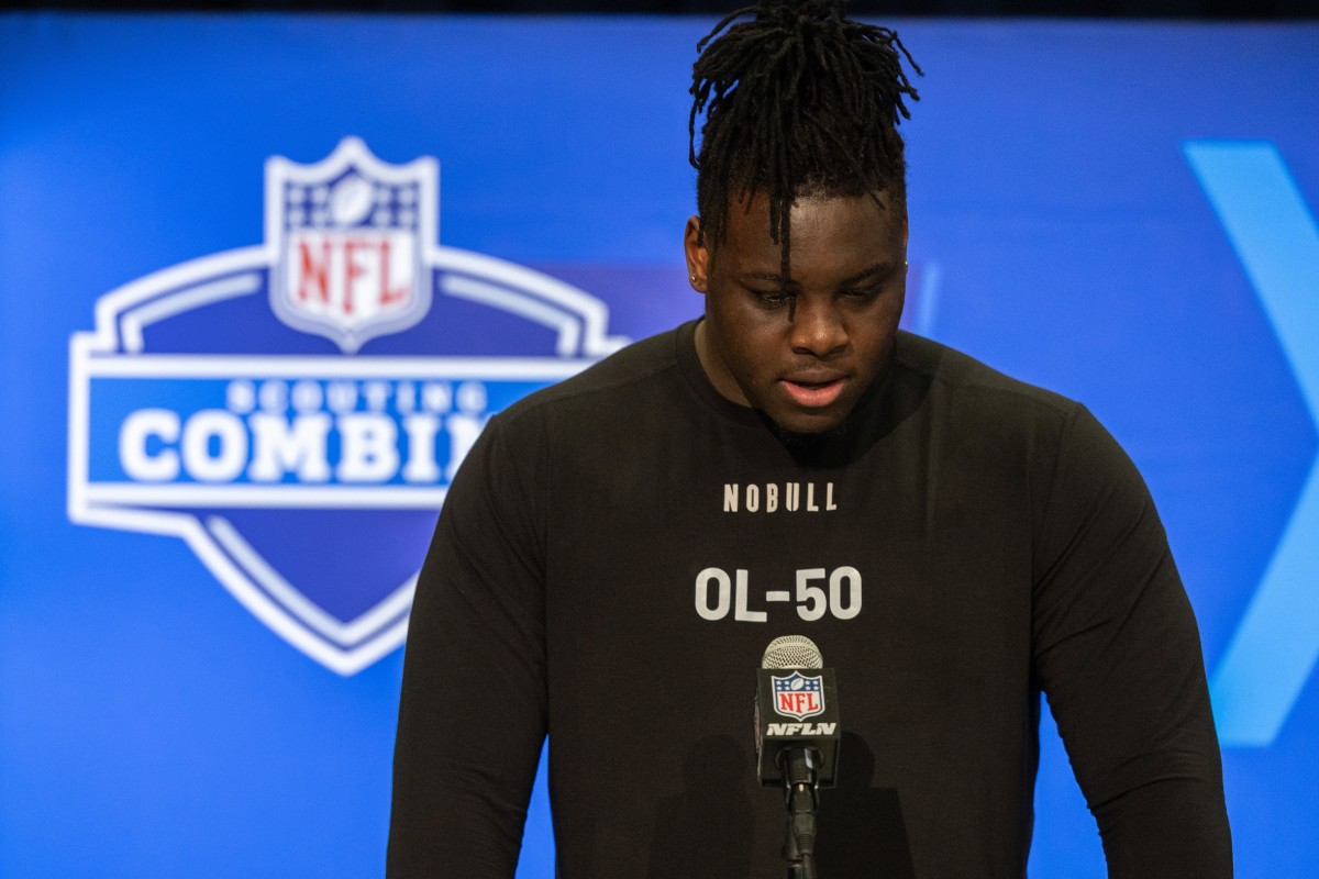 Offensive tackle Amarius Mims of Georgia has met with the Las Vegas Raiders.