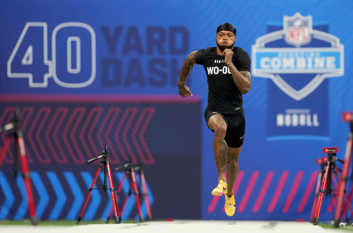 Oregon Ducks wide receiver Troy Franklin runs the 40-yard dash in 4.41 seconds at the 2024 NFL Scouting Combine in Indianapolis. 