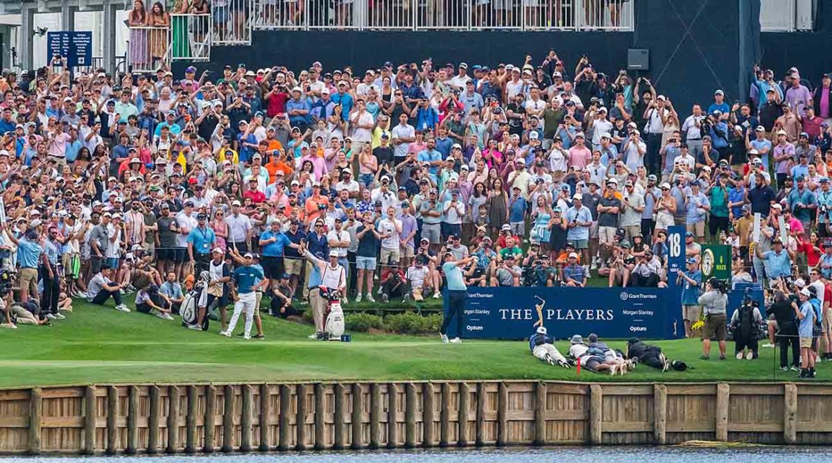 Scottie Scheffler hits his tee shot from the tee box on the 18th hole during the final round of the Players Championship at TPC Sawgrass in Ponte Vedra Beach, Fla.