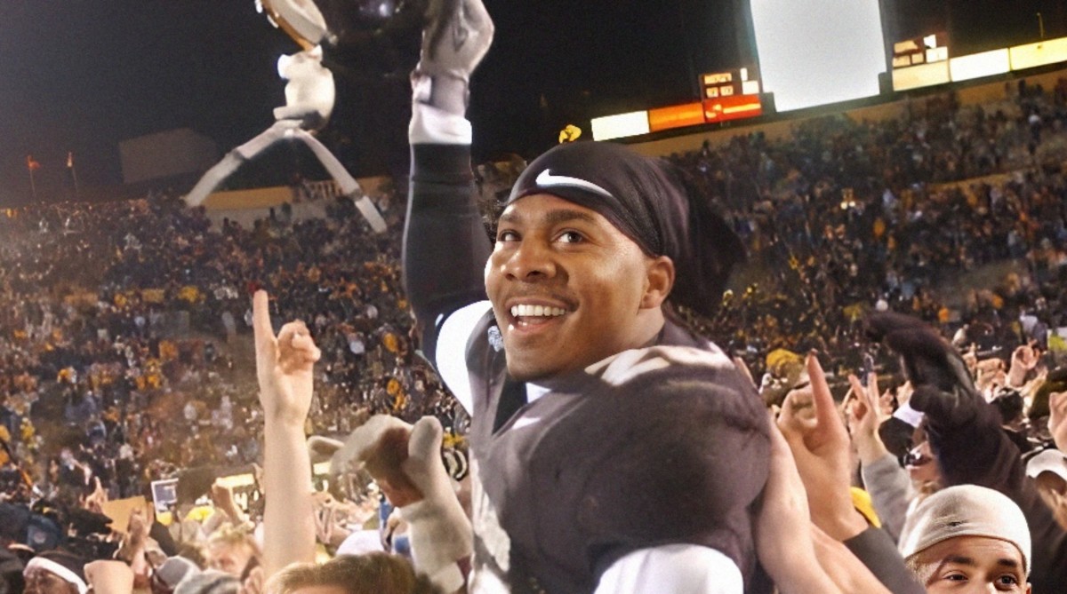 Colorado Buffaloes safety Clyde Surrell celebrate at Folsom Field