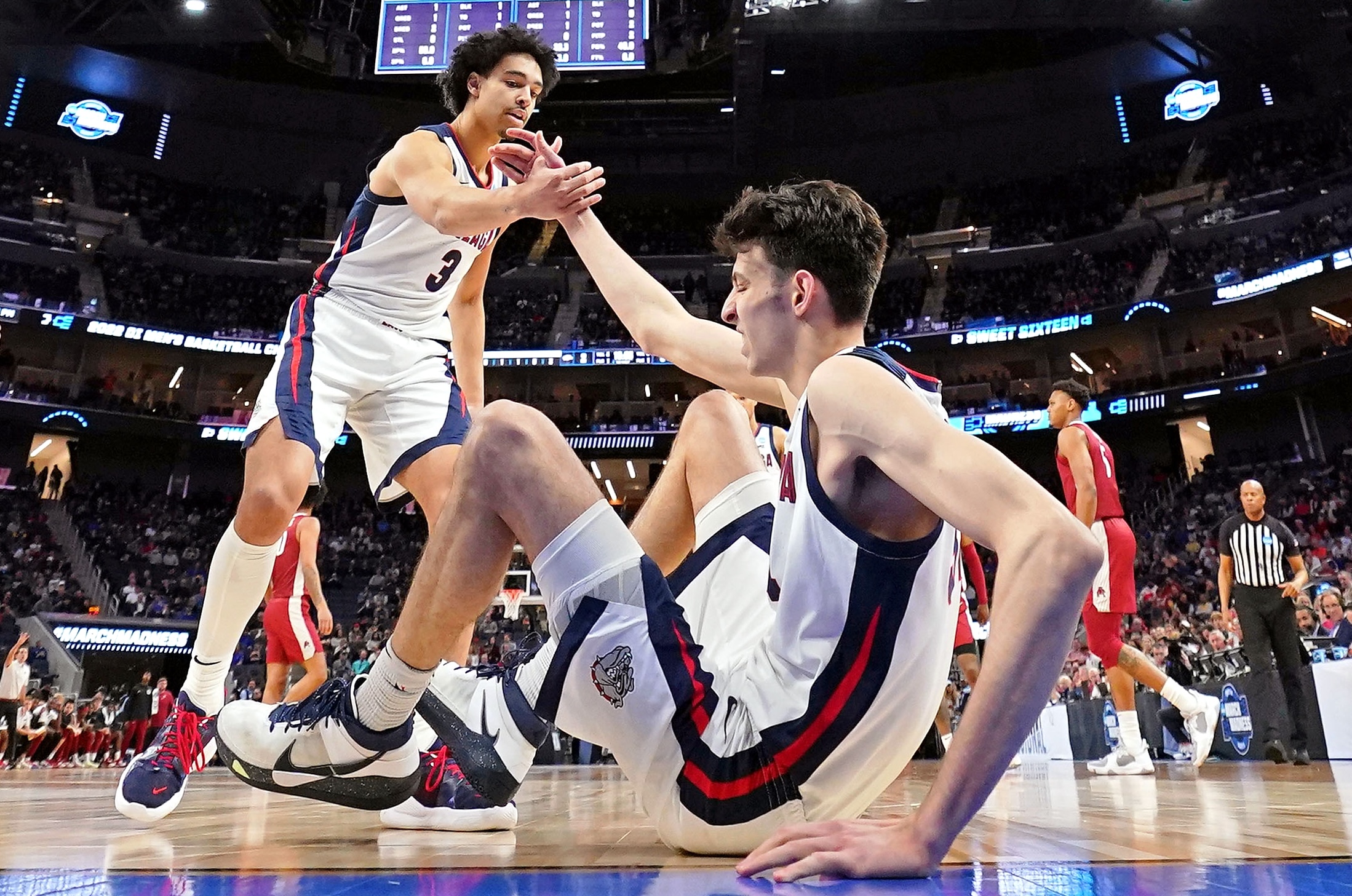 Former Gonzaga teammates Chet Holmgren and Andrew Nembhard exchange 