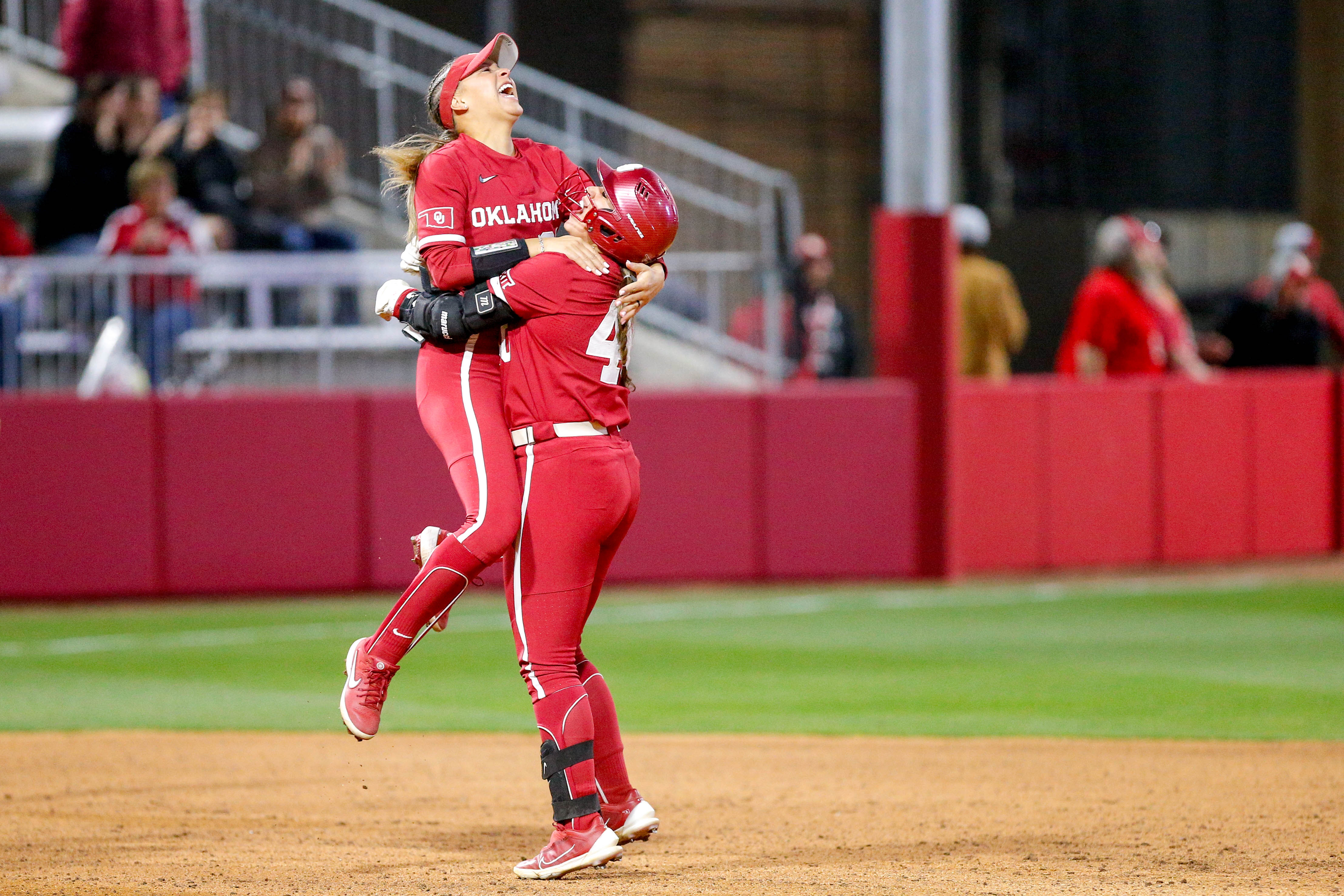 Ou Softball: No. 1 Oklahoma Rolls Ut Arlington Behind Monster Second 