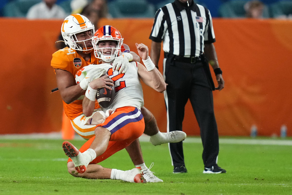 Tennessee ILB Aaron Beasley sacking Clemson QB Cade Klubnik during the Orange Bowl in Miami, Florida, on December 30, 2022. (Photo by Jasen Vinlove of USA Today Sports)