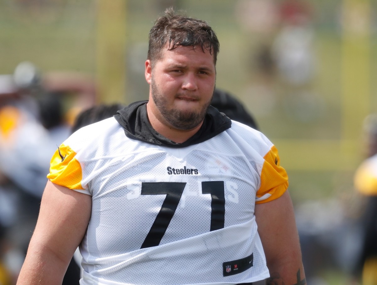 Pittsburgh Steelers LB Suffers Knee Injury vs Buccaneers - Sports  Illustrated Pittsburgh Steelers News, Analysis and More