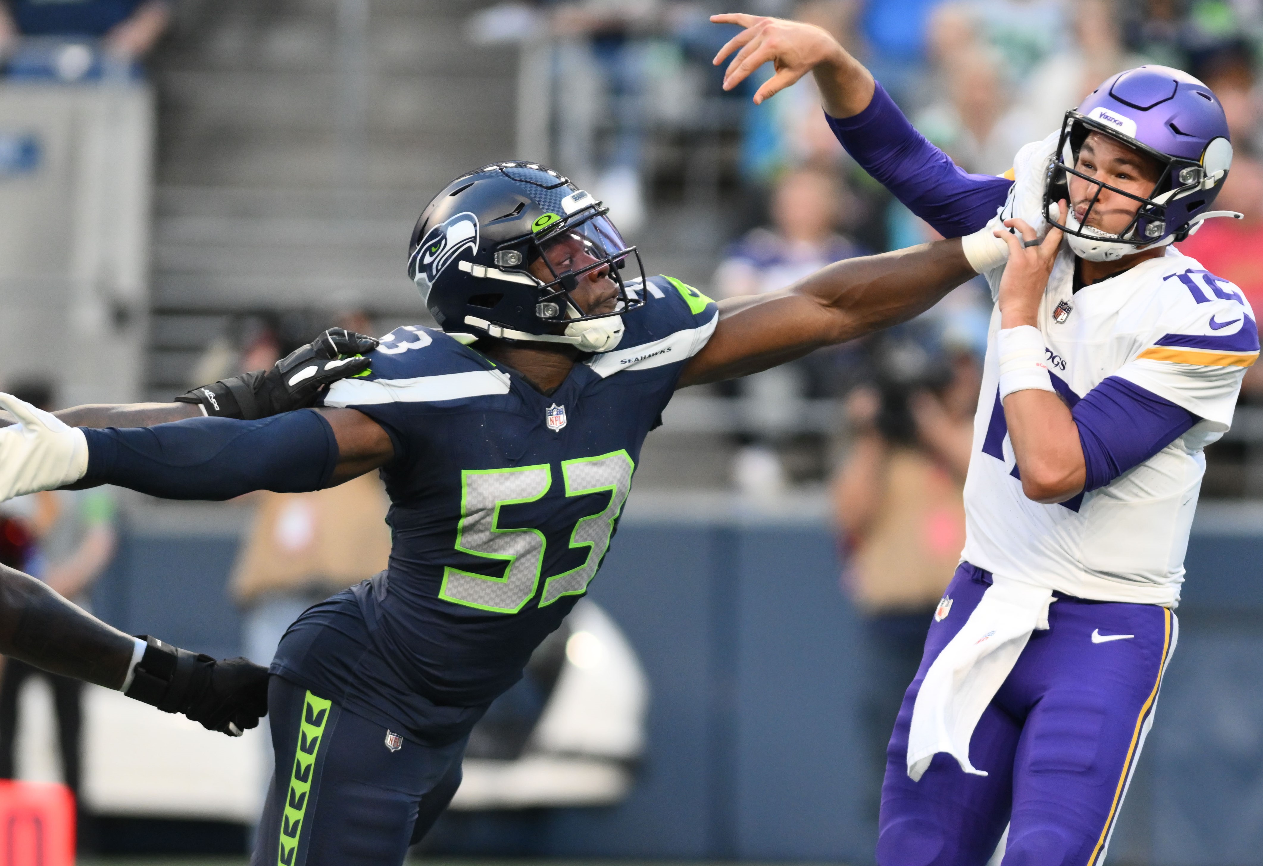 Seahawks great Cliff Avril shares shoutout for Boye Mafe