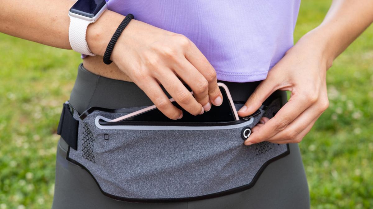 Which to Choose Between the Flipbelt and SPIbelt